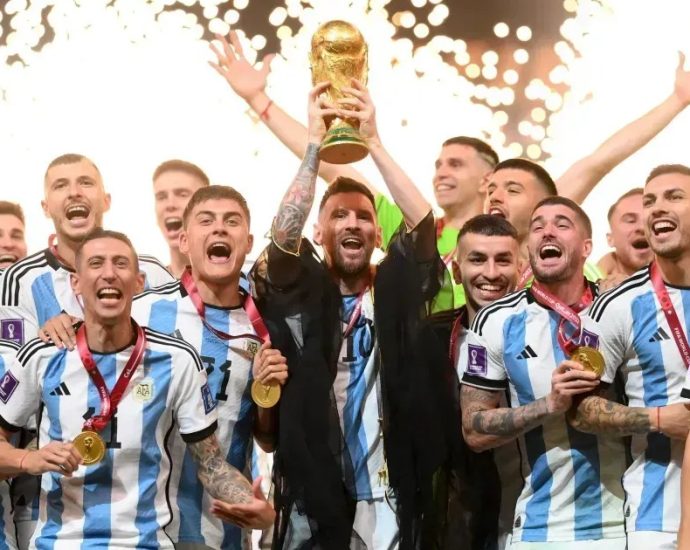 ARGENTINA BUSCA TÍTULO DE COPA PARA ALCANÇAR O BRASIL