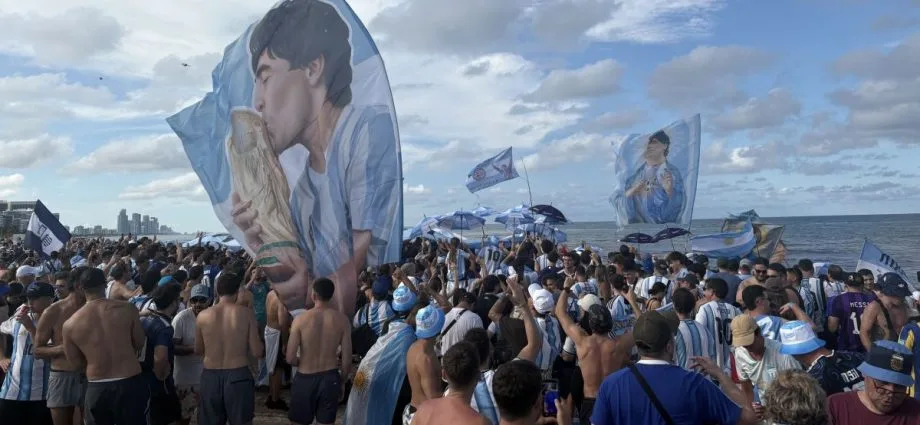 ARGENTINA SUGERE SEPARAR TORCIDAS EM SEMIFINAL DA COPA CONTRA INGLATERRA ARGENTINA SUGERE SEPARAR TORCIDAS EM SEMIFINAL DA COPA CONTRA INGLATERRA