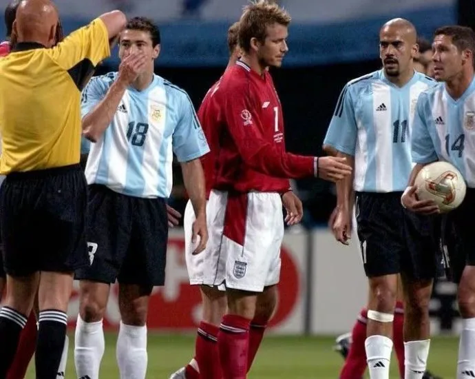 DAVID BECKHAM: HERÓI E VILÃO NA RIVALIDADE INGLATERRA X ARGENTINA