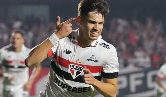 Damián Bobadilla busca legado familiar em confronto decisivo na Copa do Mundo