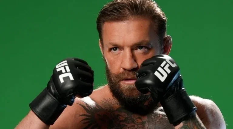 Conor McGregor retorna ao octógono após cinco anos no UFC 329