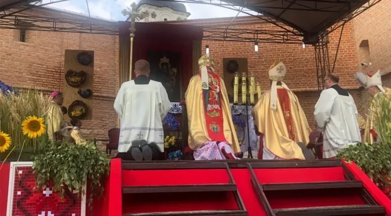 Secretário de Estado celebra missa em Berdychiv e pede oração pela paz