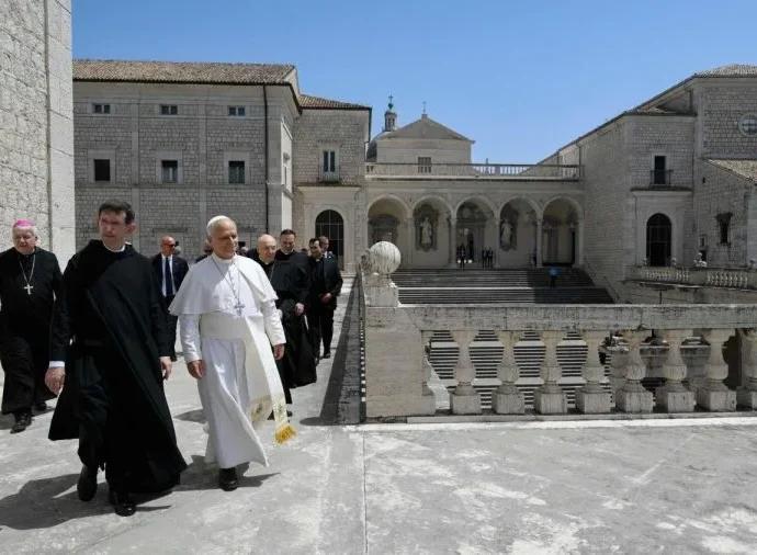 Papa pede paz em Montecassino durante visita à Abadia