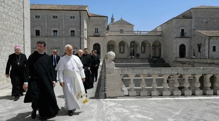 Papa pede paz em Montecassino durante visita à Abadia