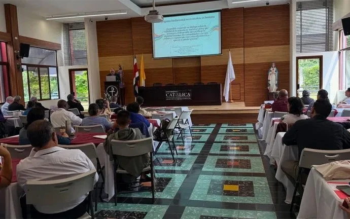 Congresso discute união entre atividade mineradora e conservação ambiental na Costa Rica