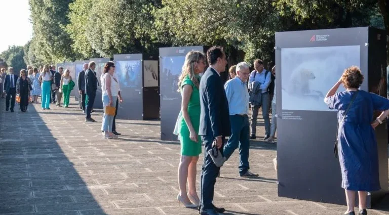 Exposição Fotográfica ‘Homem-Natureza’ é Inaugurada em Castel Gandolfo