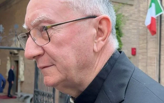 Cardeal Parolin destaca ausência de paz na Ucrânia e incentiva negociações no Irã
