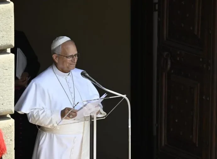 O Papa alerta sobre os riscos do consumismo e destaca a alegria espiritual