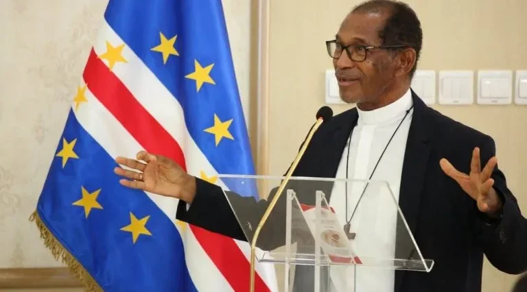 Dom Arlindo Gomes Furtado Celebra 50 Anos de Sacerdócio em Cabo Verde