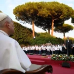 Papa destaca a música como caminho para o encontro com Deus durante concerto