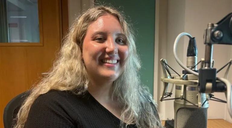 A Música como Aliada na Saúde: Entrevista com a Musicoterapeuta Ariela Amorim