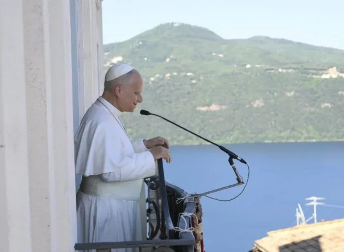 Papa Leão XIV chega a Castel Gandolfo para descanso e oração