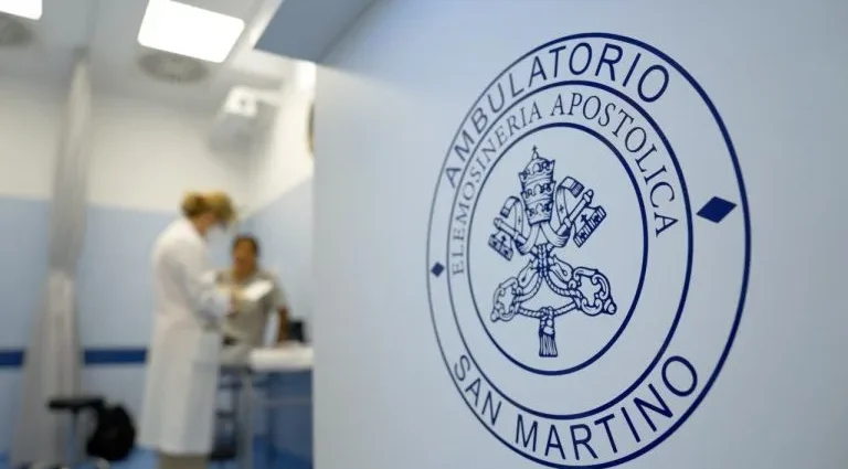 Ambulatórios Gratuitos no Vaticano Oferecem Apoio aos Vulneráveis há Uma Década
