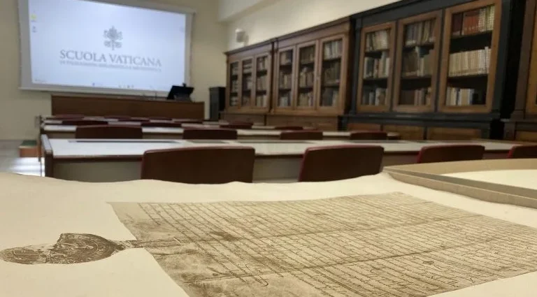 Escola Vaticana de Paleografia: Preservando a Memória da Igreja