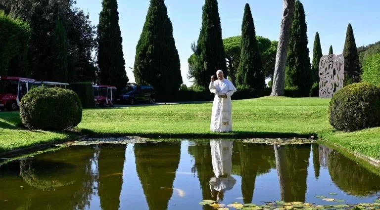 Papa Leão XIV Participa de Almoço com Pessoas em Situação de Vulnerabilidade em Roma