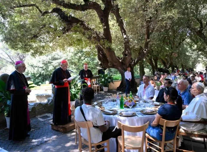 Almoço com pessoas em situação de vulnerabilidade reforça mensagem do Evangelho