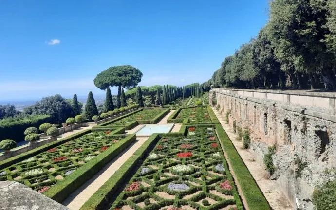 Líderes e Especialistas Reúnem-se em Debates sobre Desarmamento em Castel Gandolfo