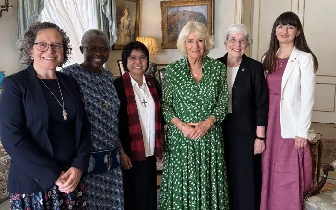 Irmãs católicas se reencontram com a Rainha Camilla na Clarence House