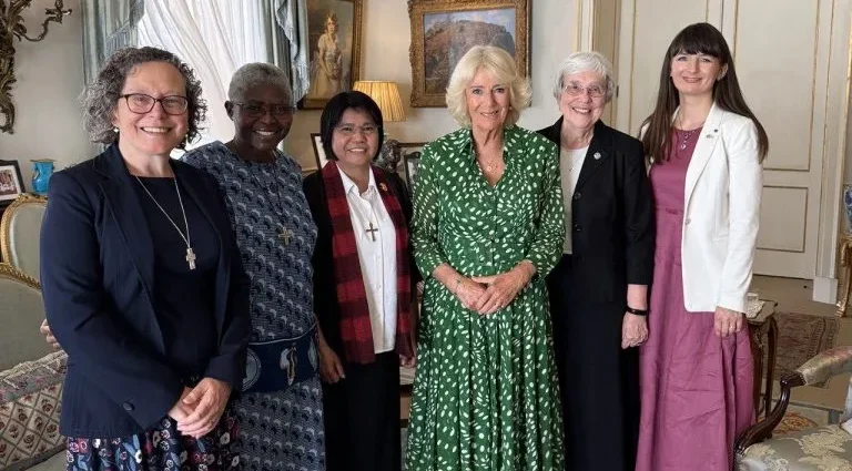 Irmãs católicas se reencontram com a Rainha Camilla na Clarence House