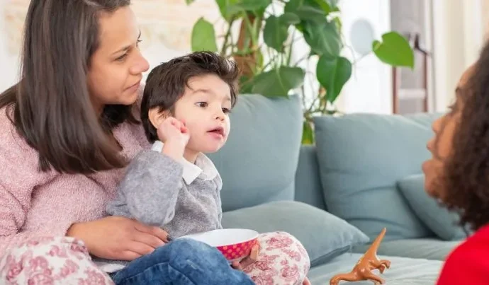 Como as Palavras dos Pais Influenciam a Autoestima das Crianças Como as Palavras dos Pais Influenciam a Autoestima das Crianças