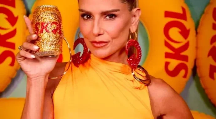 Deborah Secco brilha no Fortal 2026 com Skol e ativa experiências para foliões