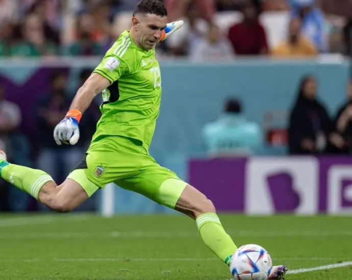 DIBU MARTÍNEZ PODE ATINGIR MARCA HISTÓRICA PELA ARGENTINA CONTRA INGLATERRA