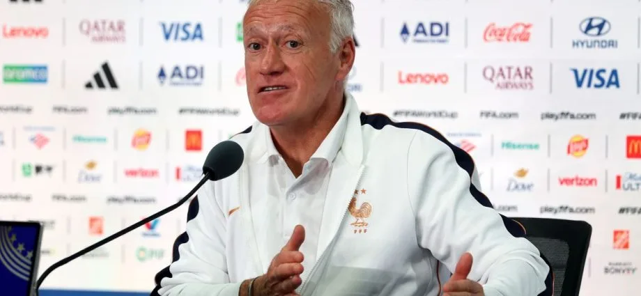 DESCHAMPS EVITA POLÊMICA SOBRE ÁRBITRO ARGENTINO: "ADVERSÁRIO É O MARROCOS" DESCHAMPS EVITA POLÊMICA SOBRE ÁRBITRO ARGENTINO: "ADVERSÁRIO É O MARROCOS"