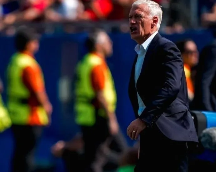DESCHAMPS ANUNCIA SAÍDA DA SELEÇÃO FRANCESA POR AMBIENTE SUFOCANTE