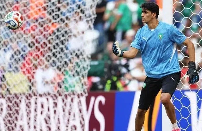 CONHEÇA O MARROQUINO BONO, GOLEIRO QUE PRETENDE PARAR A FRANÇA DE MBAPPÉ