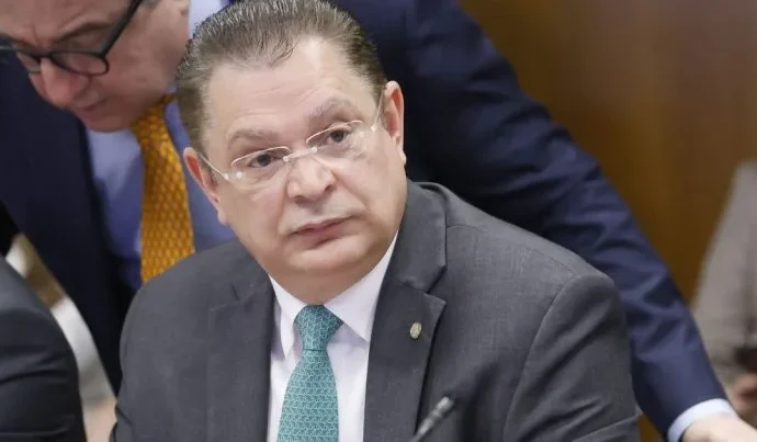 Sóstenes Cavalcante se defende de acusações de lavagem de dinheiro