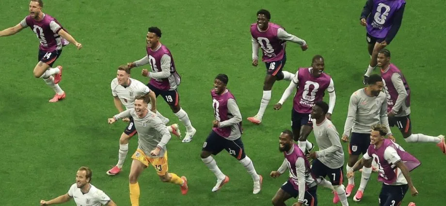 MEIA SOFRE LESÃO GRAVE EM COMEMORAÇÃO DA INGLATERRA NA COPA MEIA SOFRE LESÃO GRAVE EM COMEMORAÇÃO DA INGLATERRA NA COPA