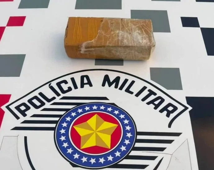 JOVEM É PRESO APÓS FUGA E TRÁFICO DE DROGAS EM ANDRADINA (SP)