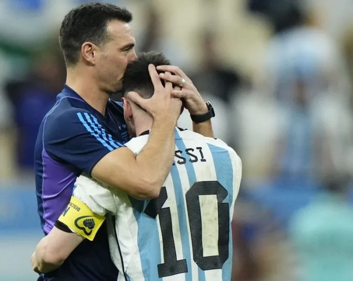 LIONEL SCALONI COMPLETA 100 JOGOS PELA ARGENTINA E FAZ HISTÓRIA LIONEL SCALONI COMPLETA 100 JOGOS PELA ARGENTINA E FAZ HISTÓRIA