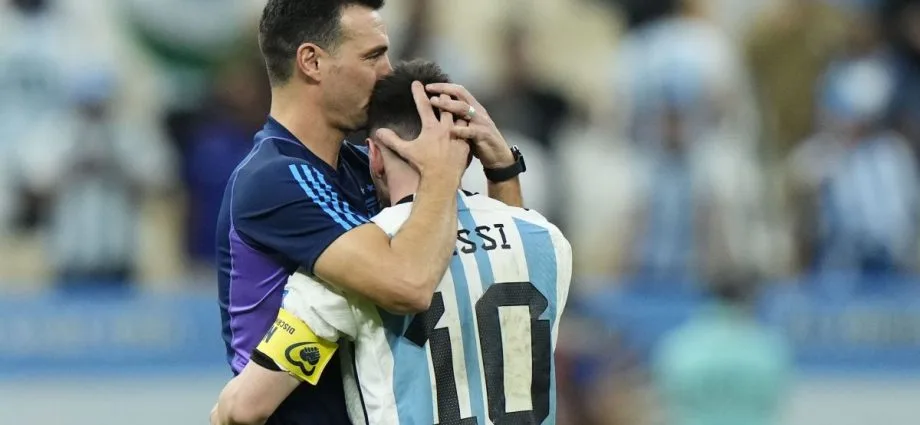 LIONEL SCALONI COMPLETA 100 JOGOS PELA ARGENTINA E FAZ HISTÓRIA