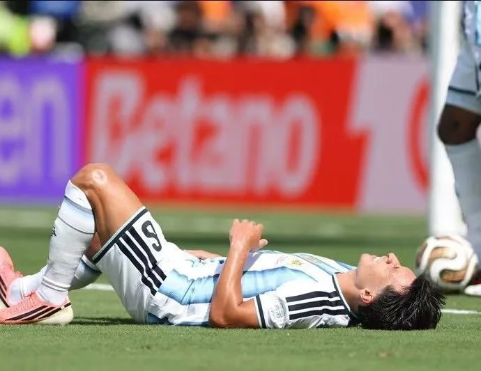 DESTAQUE DA ARGENTINA SE MACHUCA NA FINAL DA COPA DO MUNDO