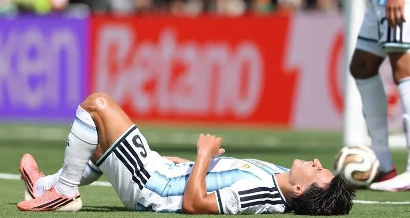 DESTAQUE DA ARGENTINA SE MACHUCA NA FINAL DA COPA DO MUNDO