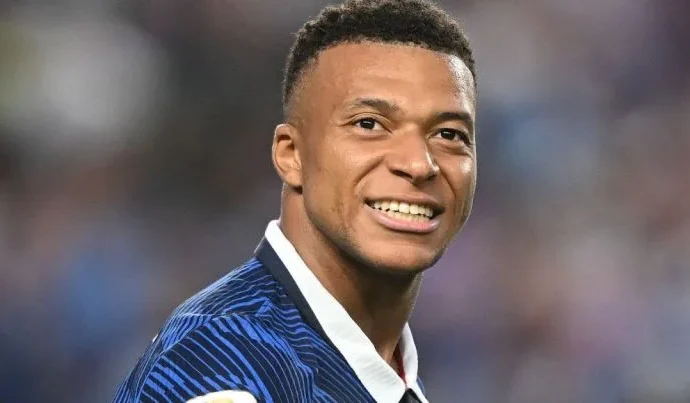 Mbappé mira nova marca artilheira na Copa contra o Paraguai Mbappé mira nova marca artilheira na Copa contra o Paraguai