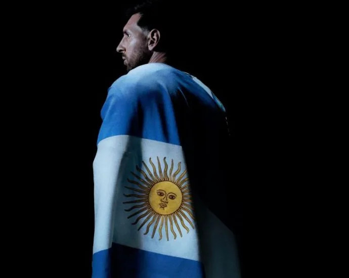 EL ÚLTIMO TANGO: MESSI REVELA CHUTEIRA PARA A FINAL DA COPA EL ÚLTIMO TANGO: MESSI REVELA CHUTEIRA PARA A FINAL DA COPA