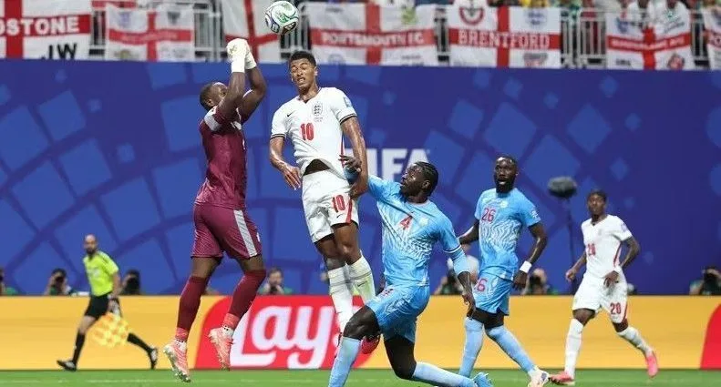 CONHEÇA LIONEL MPASI, GOLEIRO DO RD CONGO QUE PAROU INGLATERRA NO 1º TEMPO