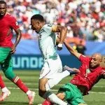 MBAPPÉ TRANQUILIZA TORCIDA APÓS DOR NA CANELA EM VITÓRIA