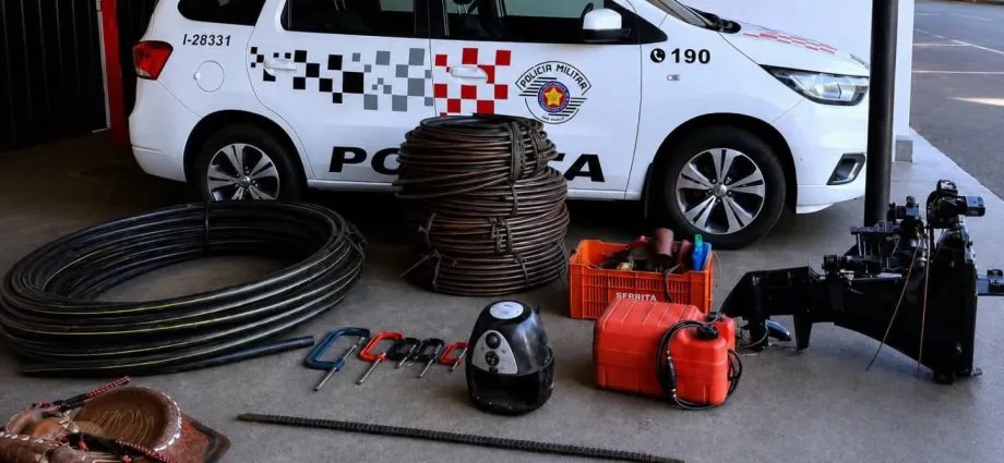POLÍCIA MILITAR PRENDE MULHER POR RECEPTAÇÃO EM MIRANDÓPOLIS (SP) POLÍCIA MILITAR PRENDE MULHER POR RECEPTAÇÃO EM MIRANDÓPOLIS (SP)