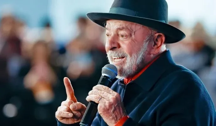 Lula defende investimentos públicos e critica a ideia de ‘dinheiro sobrando’ Lula defende investimentos públicos e critica a ideia de ‘dinheiro sobrando’