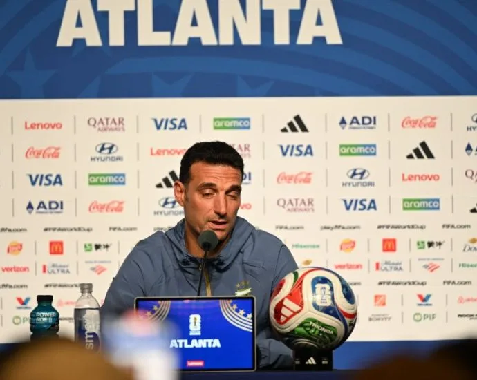SCALONI ELOGIA DUPLA DA INGLATERRA, MAS QUER ARGENTINA OFENSIVA EM SEMI