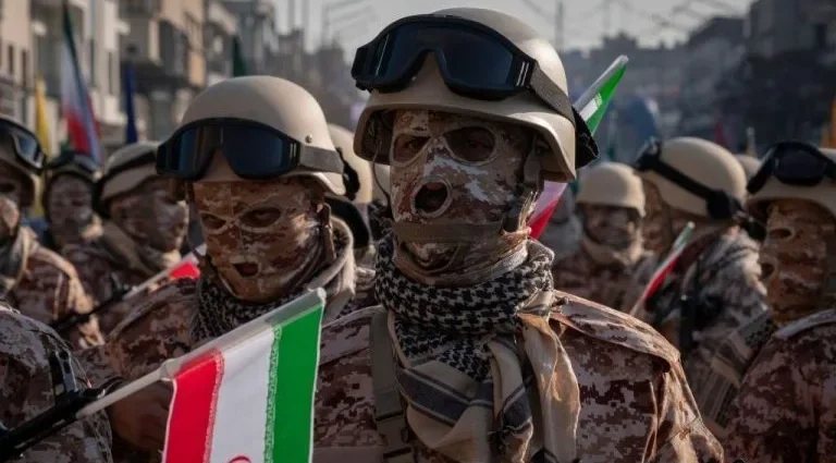 IRGC Confirma Ataques a Bases Americanas no Kuwait e Bahrein em Retaliação