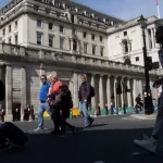 Banco da Inglaterra aponta aumento de riscos financeiros devido à alavancagem em IA