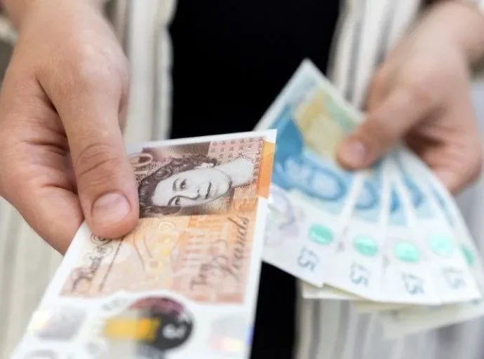 Reino Unido destina 2 bilhões de libras para financiamento de pequenas e médias empresas