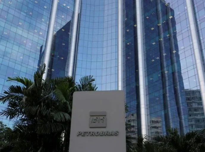 Petrobras e ANP firmam acordo para adequação de 335 poços a normas de segurança