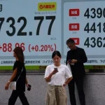 Mercados Asiáticos Encerram a Semana com Resultados Divergentes em Meio a Incertezas Geopolíticas