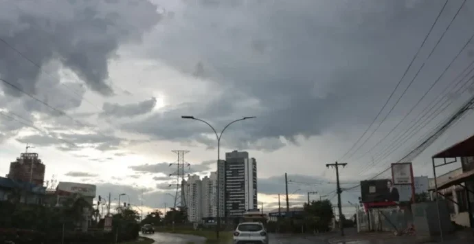 Tempestades com granizo e ventos fortes devem atingir 37 cidades de MS Tempestades com granizo e ventos fortes devem atingir 37 cidades de MS