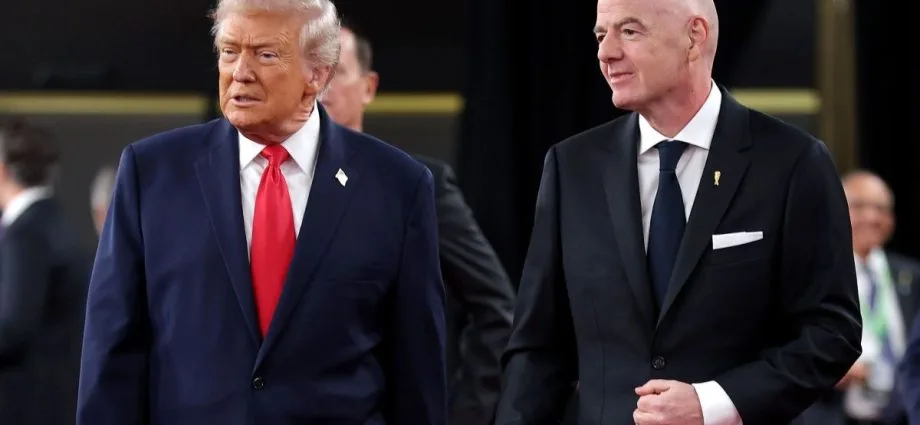 TRUMP ELOGIA FIFA E CHAMA REVIRAVOLTA SOBRE BALOGUN DE BRILHANTE TRUMP ELOGIA FIFA E CHAMA REVIRAVOLTA SOBRE BALOGUN DE BRILHANTE